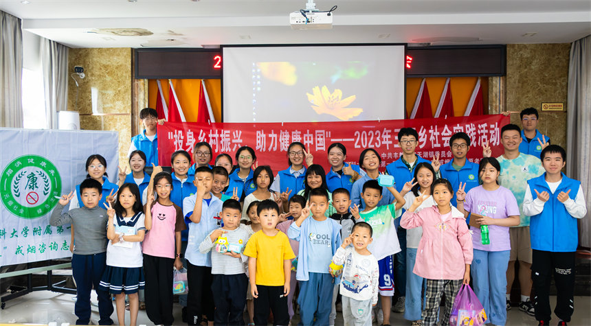 志愿者為孩子們帶來(lái)寓教于樂(lè)的科普課。院方供圖