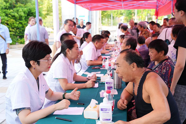 義診現(xiàn)場(chǎng)。重慶大學(xué)附屬江津醫(yī)院供圖