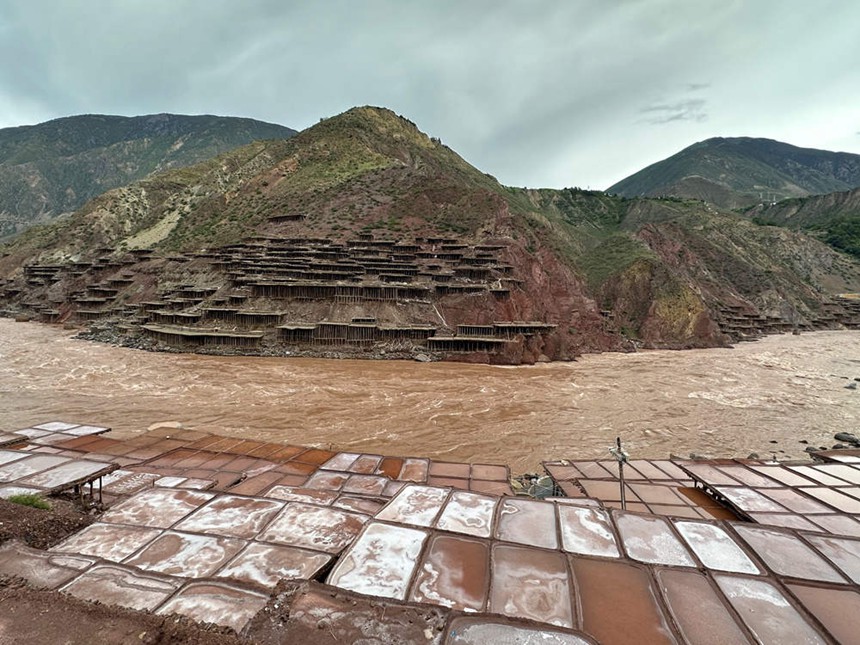 瀾滄江畔的千年古鹽田。劉政寧攝