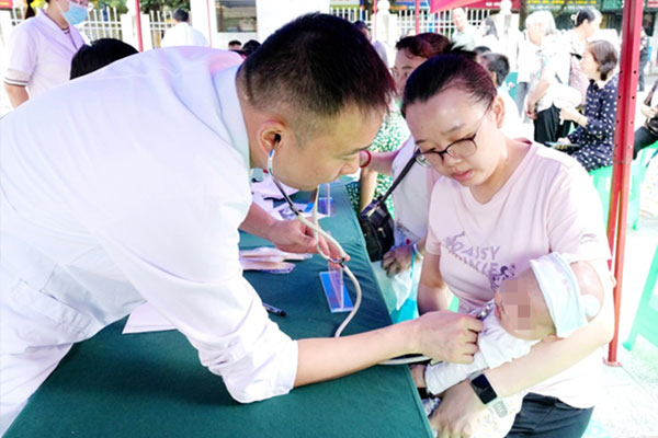 義診現(xiàn)場(chǎng)。重慶大學(xué)附屬江津醫(yī)院供圖