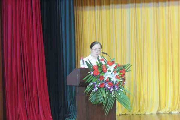 璧山區(qū)衛(wèi)生健康委黨委書記、主任唐應(yīng)容在活動(dòng)中致辭。