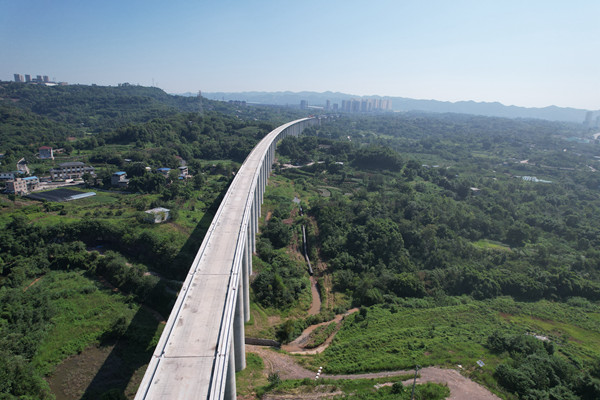 三百梯水庫道岔特大橋連續(xù)梁合龍。中鐵十一局供圖