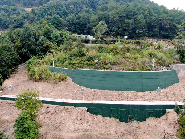 邊坡預(yù)警系統(tǒng)。羅韋寧攝