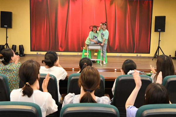 預(yù)防出生缺陷的歡樂科普現(xiàn)場演出。璧山區(qū)婦幼保健院供圖