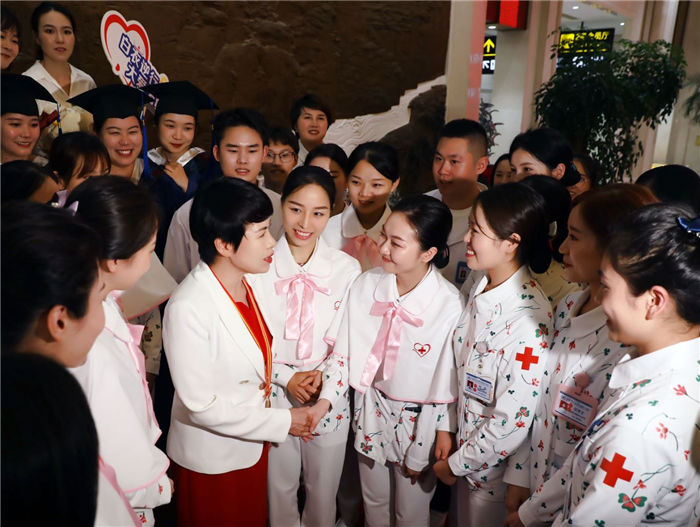 時隔8年 重慶護(hù)理工作者再獲南丁格爾獎?wù)? /></p>
<p style=