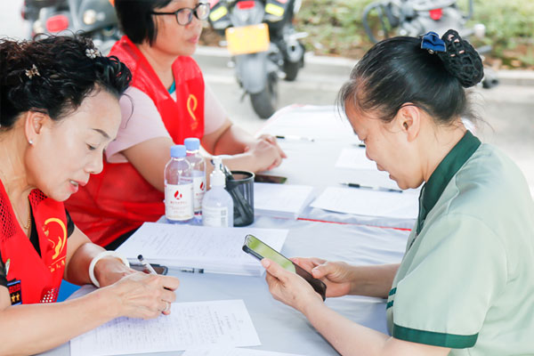 獻(xiàn)血現(xiàn)場。騰訊西南總部供圖