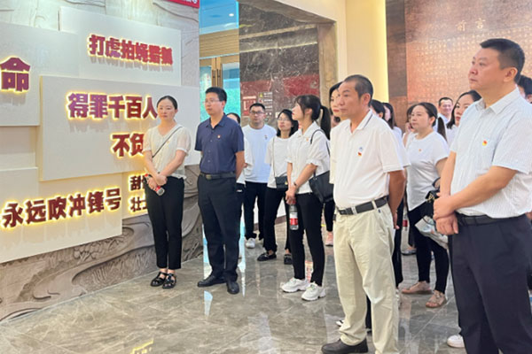 活動現(xiàn)場?？骆面脭z