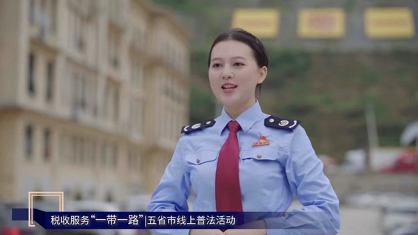 廣西壯族自治區(qū)憑祥市稅務(wù)人員介紹越南稅收政策。視頻截圖