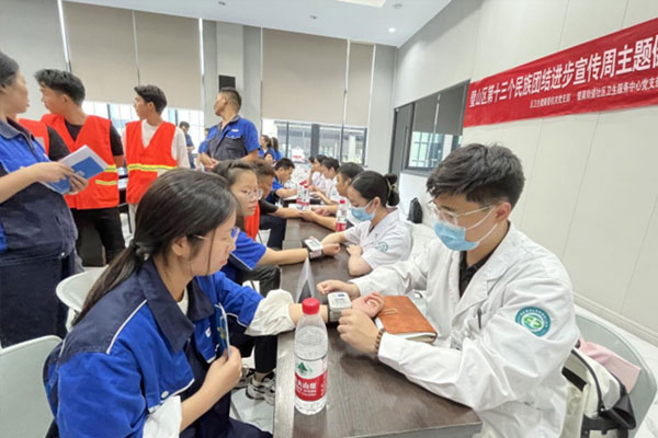 健康義診義檢。璧山區(qū)衛(wèi)生健康委供圖