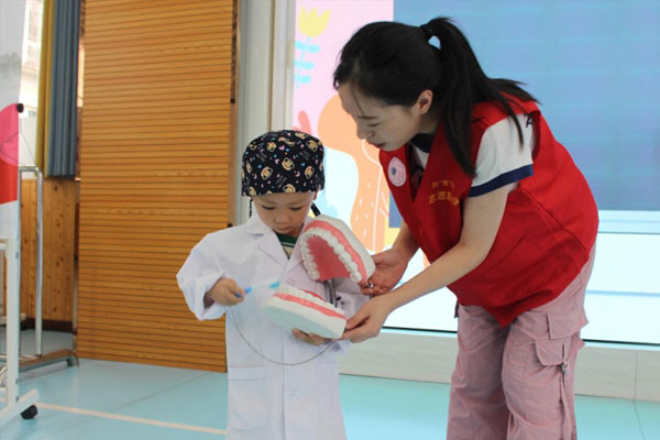 活動現(xiàn)場。重慶醫(yī)科大學附屬口腔醫(yī)院供圖