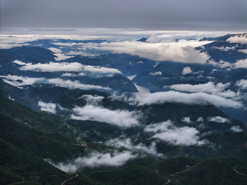 巫峽云霧繚繞。王正坤攝