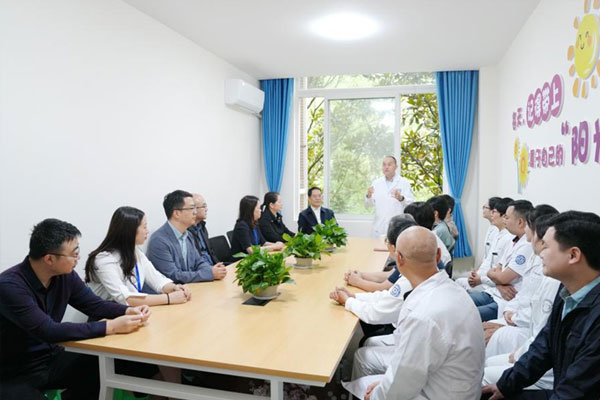 開診儀式現(xiàn)場。重慶大學(xué)附屬江津醫(yī)院供圖