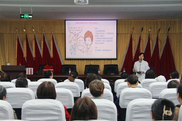 健康知識講座。江津區(qū)婦幼保健院供圖