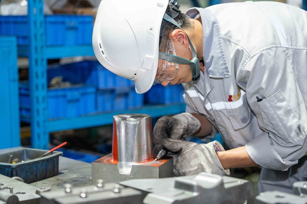 重慶江津東科模具車間。耿駿宇攝