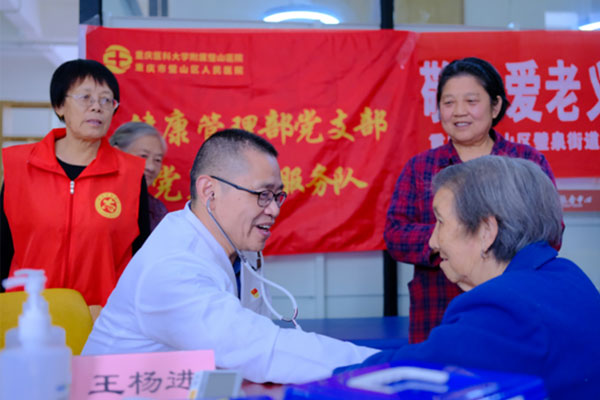 義診現(xiàn)場(chǎng)。胡悅建攝