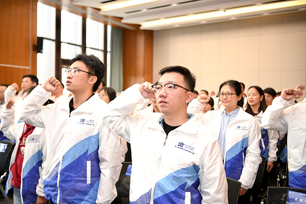 參賽選手宣誓。重慶市人力社保局供圖