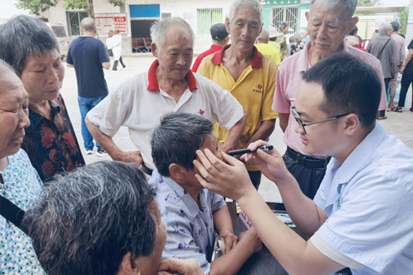 開展義診活動。長壽區(qū)衛(wèi)生健康委供圖