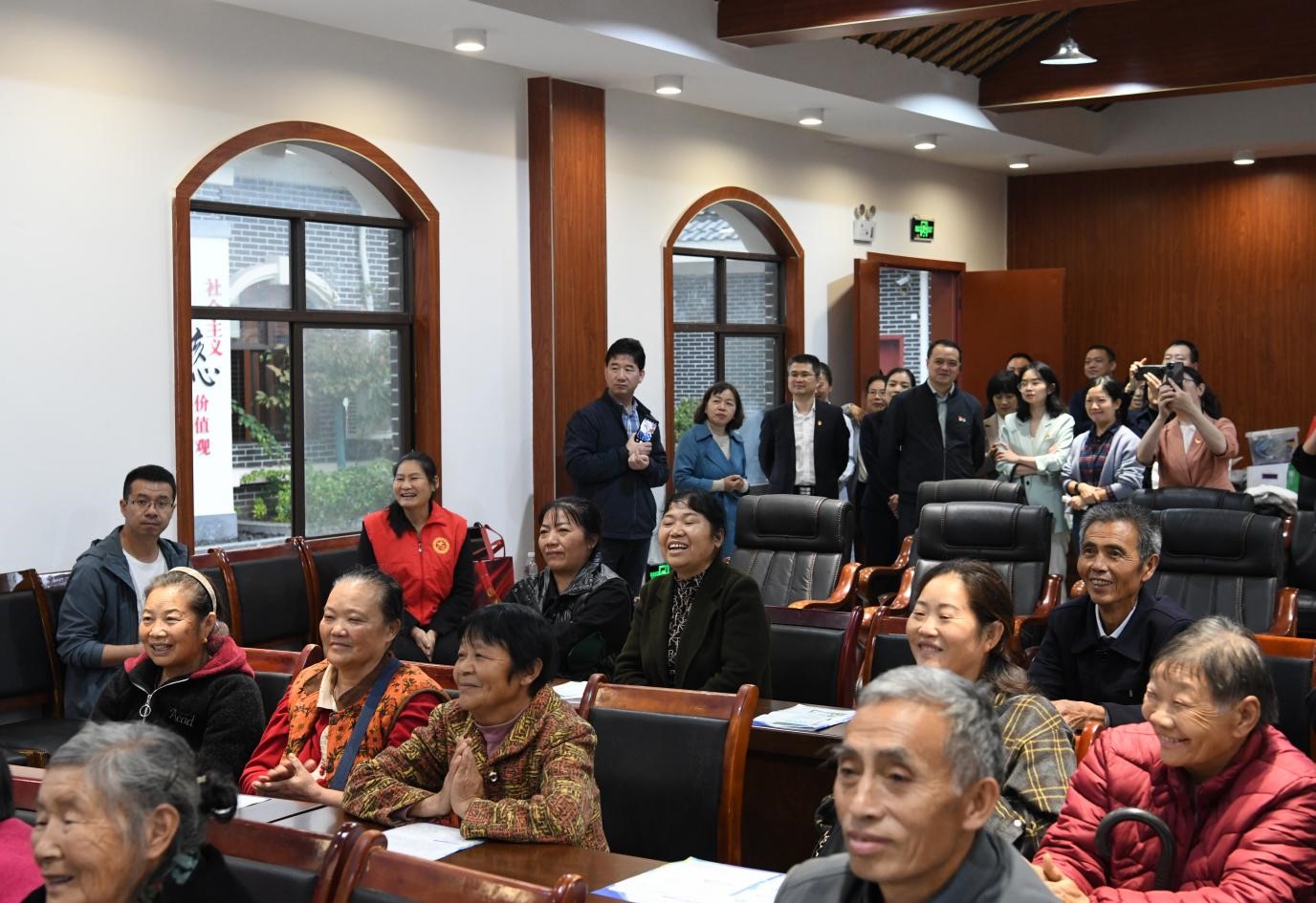 觀看科普“預(yù)防出生缺陷雙簧”。璧山區(qū)婦幼保健院供圖