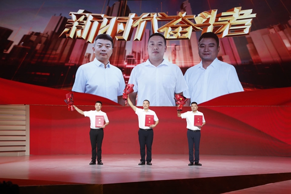 最美社區(qū)工作者，他們是美好鄉(xiāng)村的幸福領(lǐng)路人。王孟舉攝