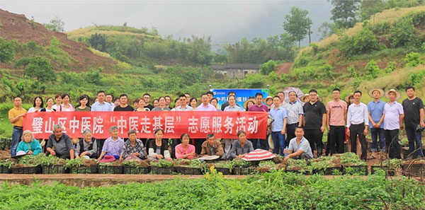 重慶市璧山區(qū)中醫(yī)院開展“中醫(yī)走基層”志愿服務(wù)活動(dòng)。重慶市璧山區(qū)中醫(yī)院供圖