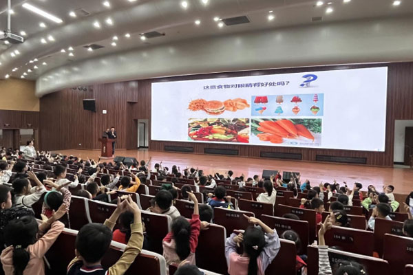 互動(dòng)交流。璧山區(qū)衛(wèi)生健康委供圖