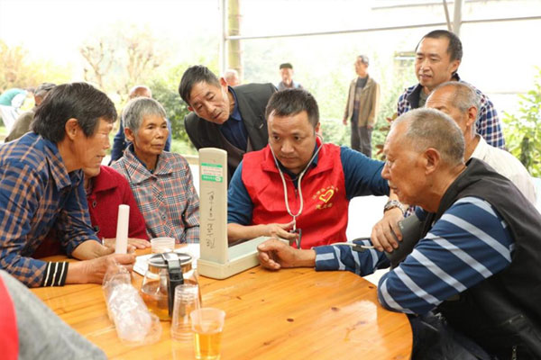 義診。江津區(qū)中醫(yī)院供圖