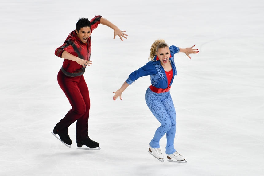 11月10日，加拿大組合瑪喬麗·拉茹瓦、扎卡里·拉加在比賽中。鄒樂攝