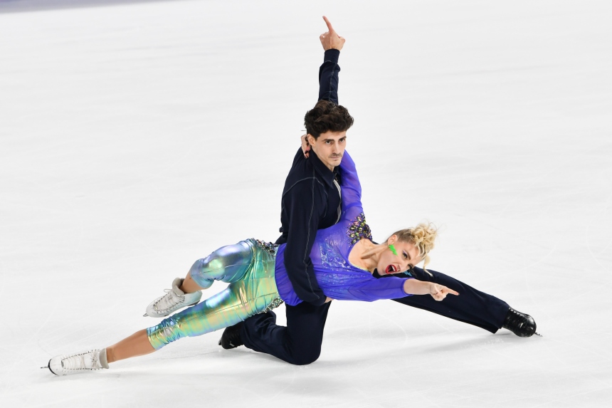 11月10日，加拿大組合派珀·吉勒斯、保羅·波里爾在比賽中。鄒樂攝