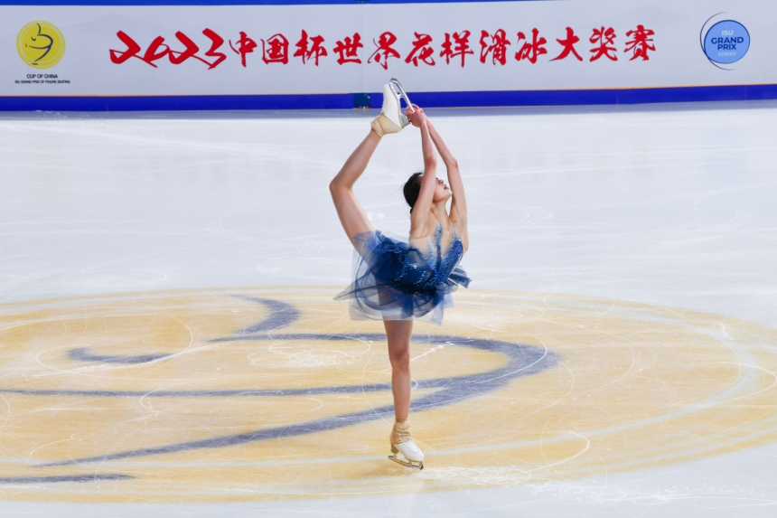 11月10日，中國選手陳虹伊在比賽中。鄒樂攝