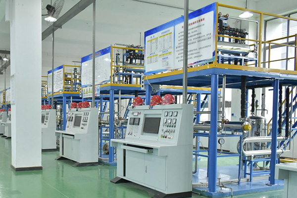 化工生產(chǎn)技術(shù)實(shí)訓(xùn)基地。重慶化工職業(yè)學(xué)院供圖