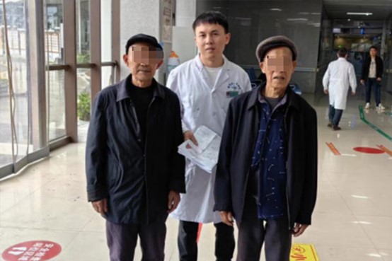 幫助村民完成聽力殘疾鑒定。奉節(jié)縣人民醫(yī)院供圖