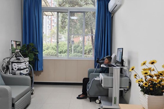 經(jīng)顱磁治療。重慶大學(xué)附屬江津醫(yī)院供圖