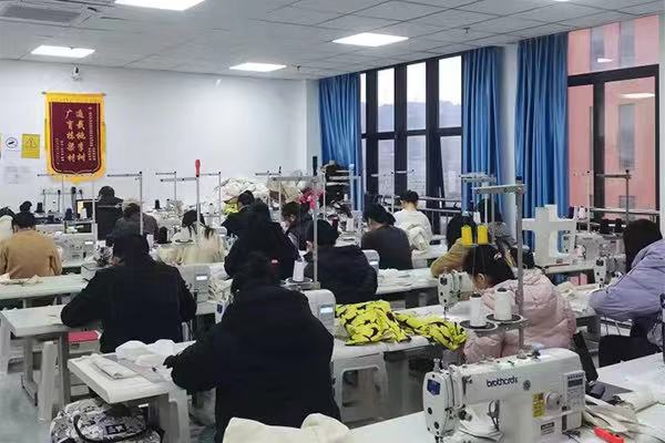 培訓(xùn)班現(xiàn)場。華服職業(yè)培訓(xùn)學校供圖