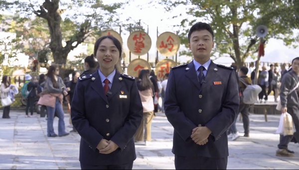在江西省婺源縣篁嶺景區(qū)，江西省婺源縣和玉山縣稅務(wù)人員講解助力鄉(xiāng)村振興相關(guān)稅收優(yōu)惠政策。視頻截圖