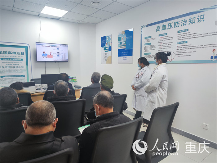 學(xué)習(xí)慢病管理。陳琦攝