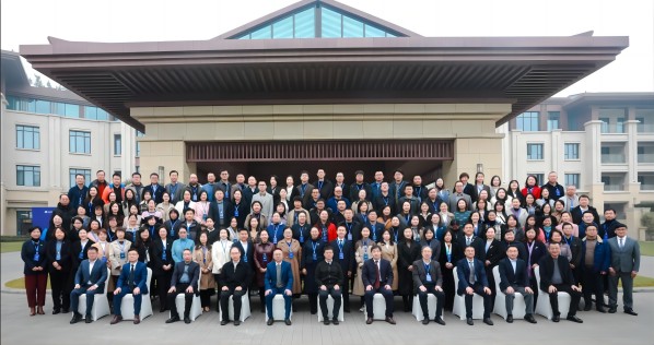 會議合影。重慶商務職業(yè)學院供圖