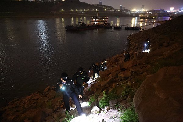 執(zhí)法人員開展禁捕“零點(diǎn)”行動(dòng)。曾英豪攝