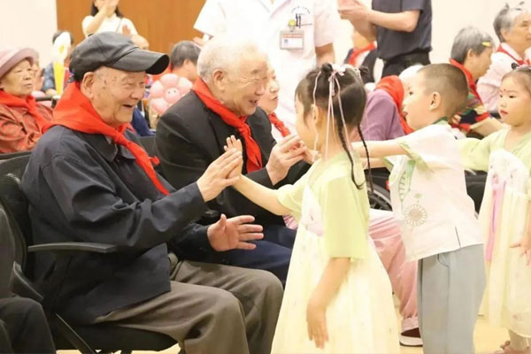 “六一”兒童節(jié)活動現(xiàn)場。兩江新區(qū)人民醫(yī)院供圖