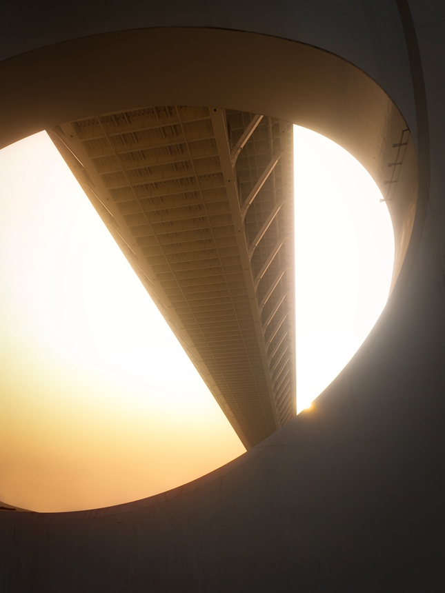 宛如宇宙飛船造型的白居寺長江大橋。張坤琨攝