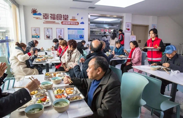 豐都縣三合街道平都東路社區(qū)老年幸福食堂。王孟舉攝