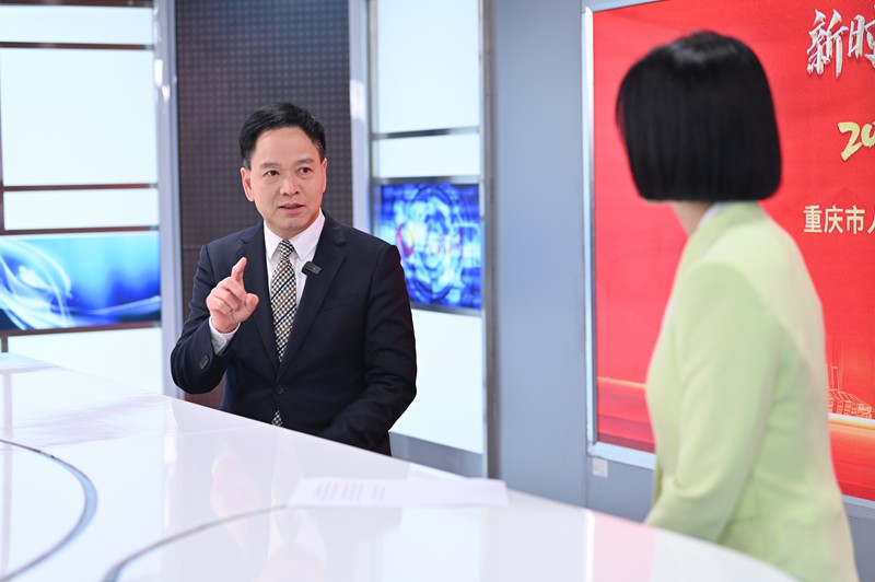 錢建超做客人民網(wǎng)重慶、重慶發(fā)布“新時代 新征程 新重慶——2024重慶兩會會客廳”系列訪談。鄒樂攝