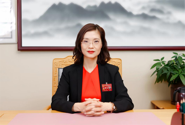 重慶市人大代表，中國(guó)農(nóng)業(yè)銀行重慶市分行黨委書記、行長(zhǎng)朱曄。受訪者供圖