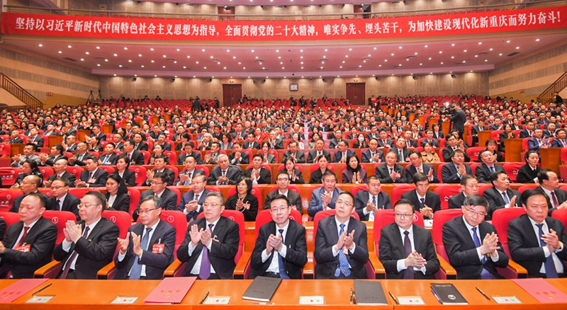 1月24日下午，市六屆人大二次會(huì)議在市人民大廈禮堂勝利閉幕。記者 鄭宇 攝/視覺(jué)重慶