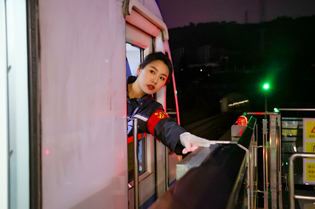 張鑫執(zhí)行列車行車任務。重慶軌道集團供圖
