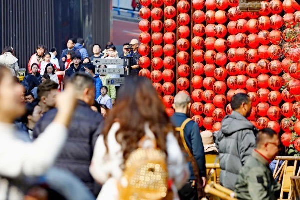 春節(jié)假期的十八梯。十八梯供圖