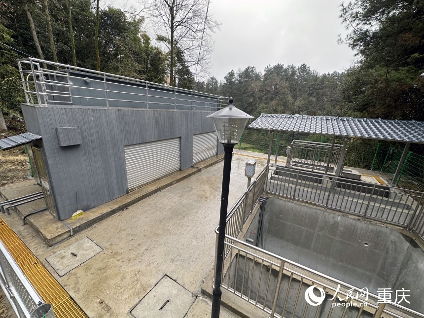 東勝村新建的污水處理站。人民網(wǎng)記者 劉政寧攝