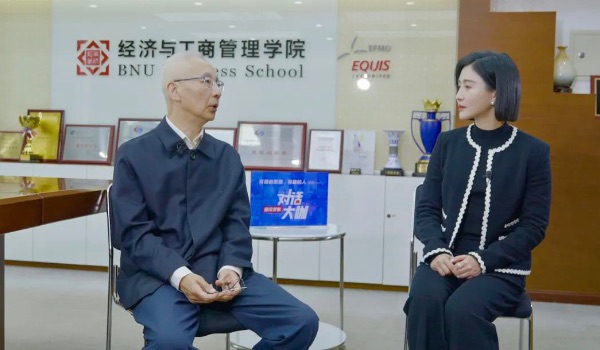 賀力平作客重慶發(fā)布《對話大咖》。 潘珍凈攝