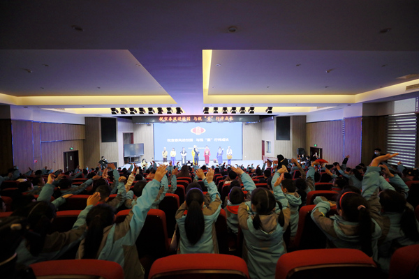 提問環(huán)節(jié)，同學們踴躍舉手回答問題。蔣宜非攝