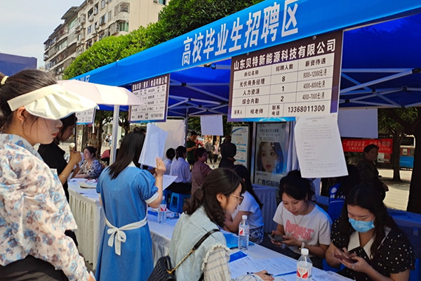招聘活動現(xiàn)場。江津區(qū)人力社保局供圖