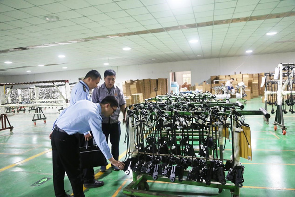 南川區(qū)園區(qū)“綜合查一次”執(zhí)法現(xiàn)場(chǎng)。重慶市司法局供圖